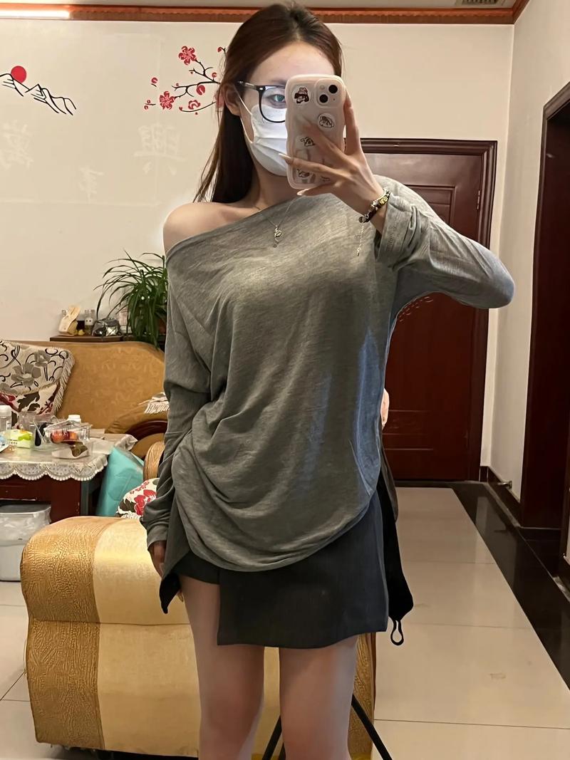 素颜出门灰色慵懒风才最高级 #我的穿搭日记 #灰色系
