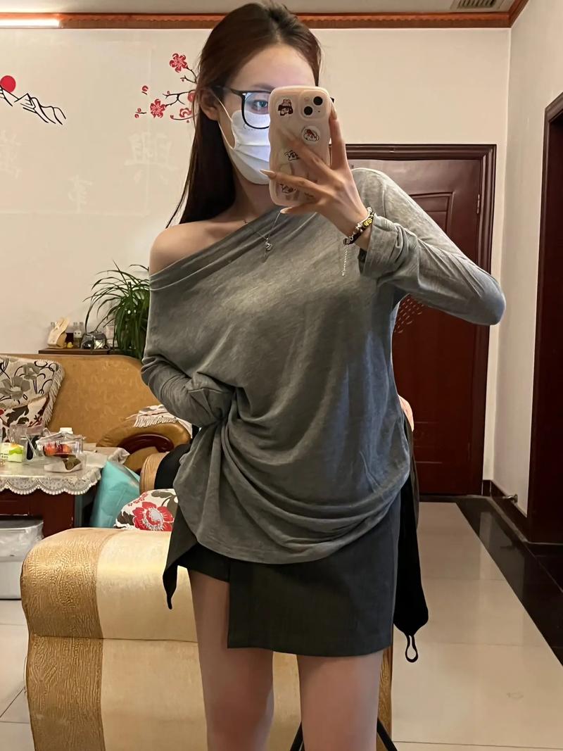 素颜出门灰色慵懒风才最高级 #我的穿搭日记 #灰色系